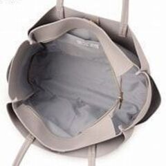 【軽量/A4サイズ対応】合皮A4トートバッグ【美品】の画像