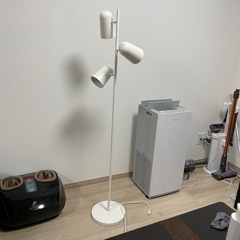IKEA スタンド間接照明　3スポットの画像