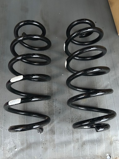 プリウスα ショック　サスペンション　セット