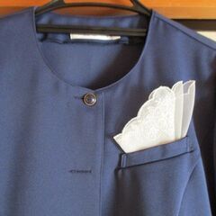 紺色のスーツ風の上着のみ・紺色のジャケットの画像