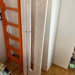 木製階段と木材。