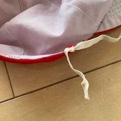 赤白帽子の画像