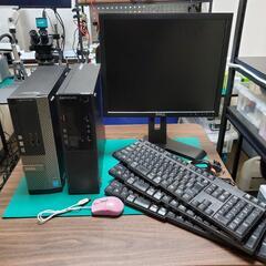 デスクトップパソコン2台と周辺機器