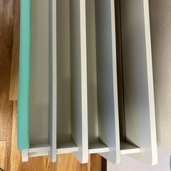 子供用本棚と棚の画像