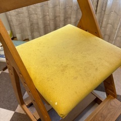 子供用の学習椅子の画像