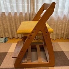 子供用の学習椅子の画像