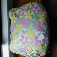 (話し中)キティちゃんのクッションピンク花の画像