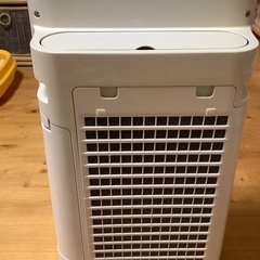 2020年製 空気清浄機(加湿器)KC-J50-W シャープの画像