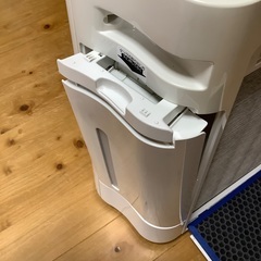 2020年製 空気清浄機(加湿器)KC-J50-W シャープの画像