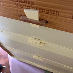 Disney world of English棚の画像