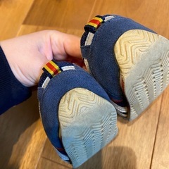 13.5アシックススニーカーの画像