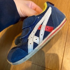 13.5アシックススニーカーの画像