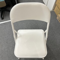 折りたたみ椅子　2個　白