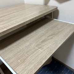 キャスター付き、引き出し付き、テーブルの画像