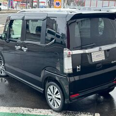 全国提携ローン！！全国納車始めました！！N-BOX！カスタムGLパッケージ！特別価格コミコミ32万円！　4WD　片側PWスライドドア　PUSHスタート　ナビ　TV！の画像