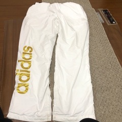⭐️adidasパーカーとズボンの画像