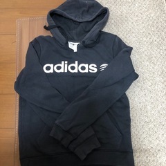 ⭐️adidasパーカーとズボンの画像