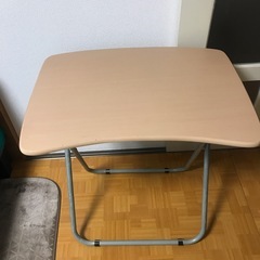 折りたたみテーブル