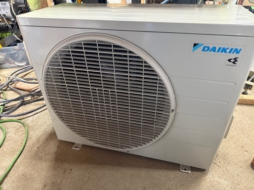 【取引中】ダイキン　ルームエアコン　2022年製　8畳用　室内機分解クリーニング済み ダイキン ルームエアコン 2022年製 8畳用 室内機分解クリーニング済み