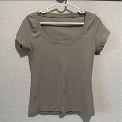 ワンコイン タイトなベージュ半袖Tシャツ