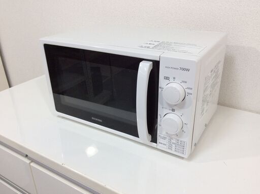 JT10260【IRISOHYAMA/アイリスオーヤマ 電子レンジ】美品 2022年製 KMG-T177-5-W 家電 キッチン ターンテーブル 横開き 50ヘルツ専用