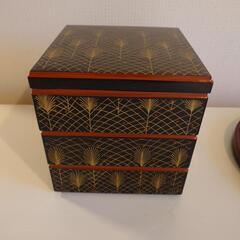 丸盆とお重の画像