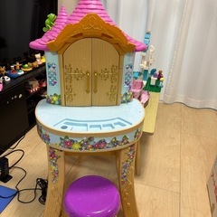 ディズニー　ラプンツェル　化粧台と椅子