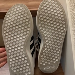 adidasスニーカーの画像
