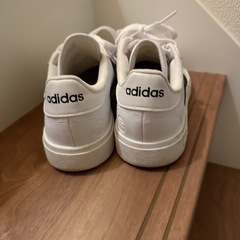 adidasスニーカーの画像