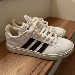 adidasスニーカーの画像