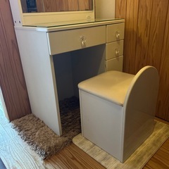 白　ドレッサー　三面鏡　椅子付きの画像