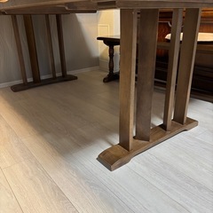 ダイニングテーブルの画像