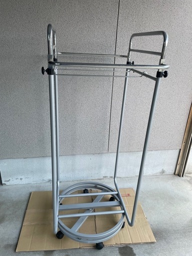 \n回転式ワードローブ
