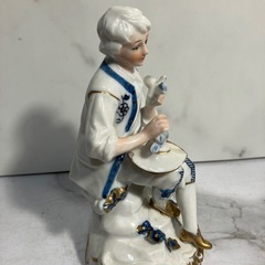 ☆値下げ☆A2503-545 陶器人形 貴族の少年 汚れありの画像