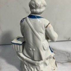 ☆値下げ☆A2503-545 陶器人形 貴族の少年 汚れありの画像