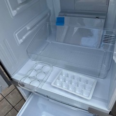 SHARP プラズマクラスター搭載冷蔵庫 137Lガラストップつけかえドアの画像