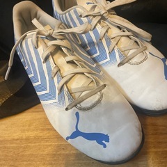 Puma サッカーシューズ ホワイト ブルー 小学生　子ども　24cmの画像