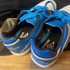 umbro サッカーシューズ ホワイト/ブルー 23cm　小学生　男子の画像