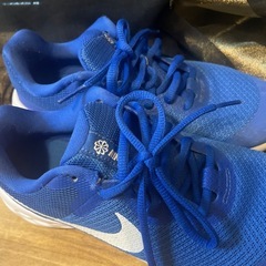 Nike 青 ランニングシューズ　23cm　小学生　男子　靴の画像