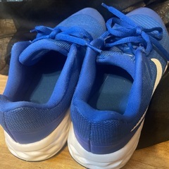 Nike 青 ランニングシューズ　23cm　小学生　男子　靴の画像