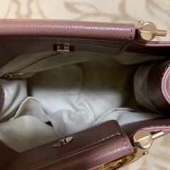 落ち着いたお色のバッグの画像