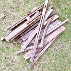 焚き火用の廃材・木材（少量）