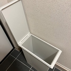 ゴミ箱の画像
