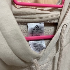 adidas パーカーの画像