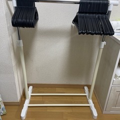 月曜日まで　　ハンガーラック