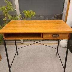 ヴィンテージ調デスクの画像