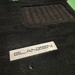 ハイエース　GLANZEN フロアマット 4枚セット 黒/赤の画像