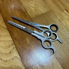 （決まりました）さしあげます❗️【ヘアカット2本セット】