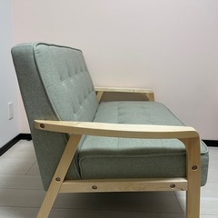天然木フレームのコンパクトソファ
の画像