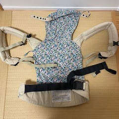 ergobaby 抱っこ紐　リバティ柄
の画像